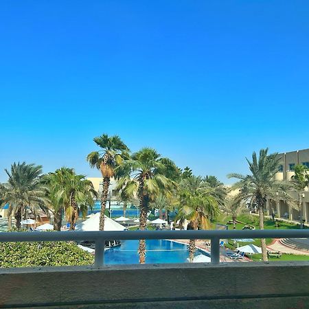 Metropolitan Al Mafraq Hotel Abu Dhabi Exterior foto